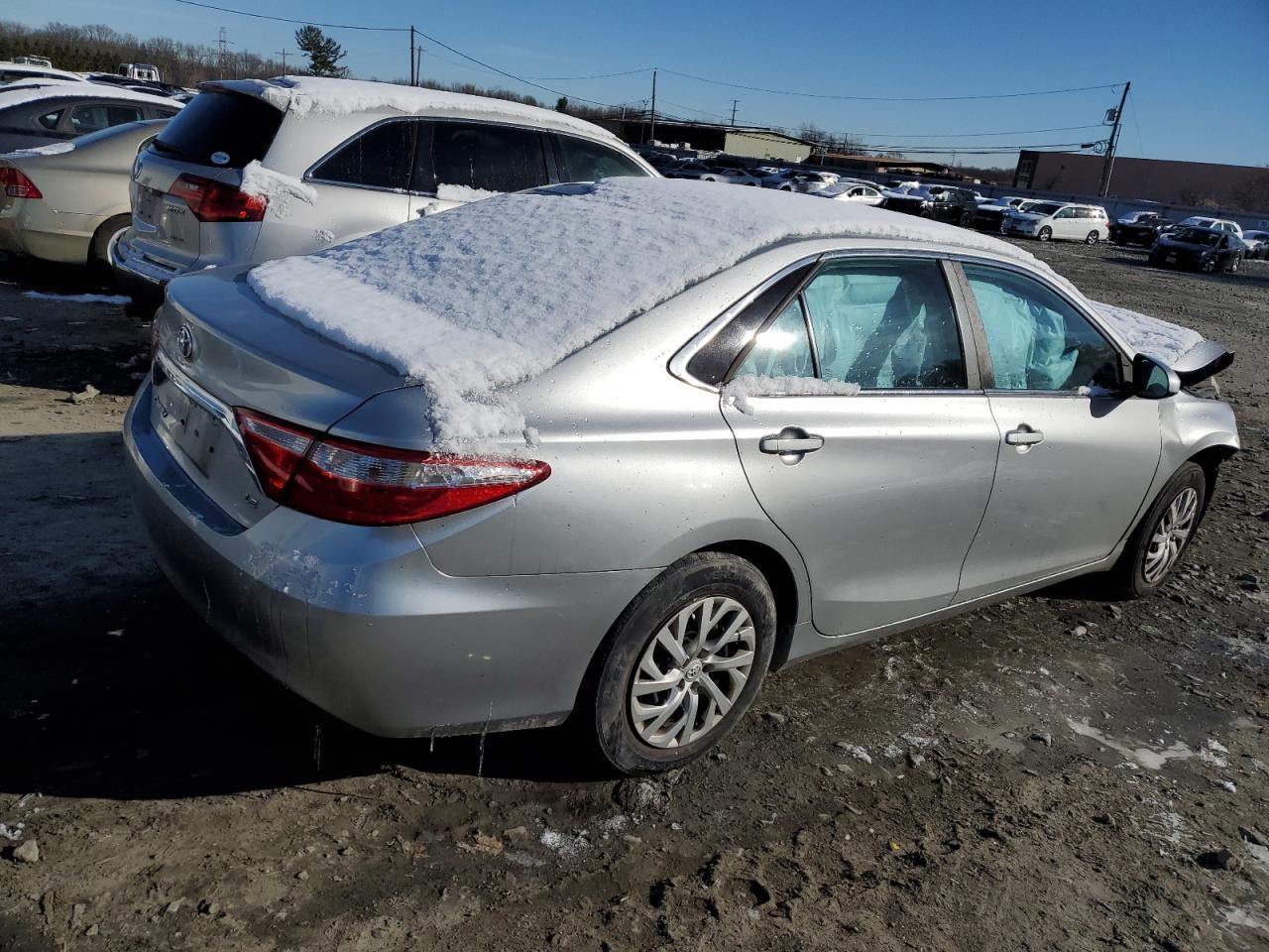 2016 TOYOTA CAMRY LE - Фото 3