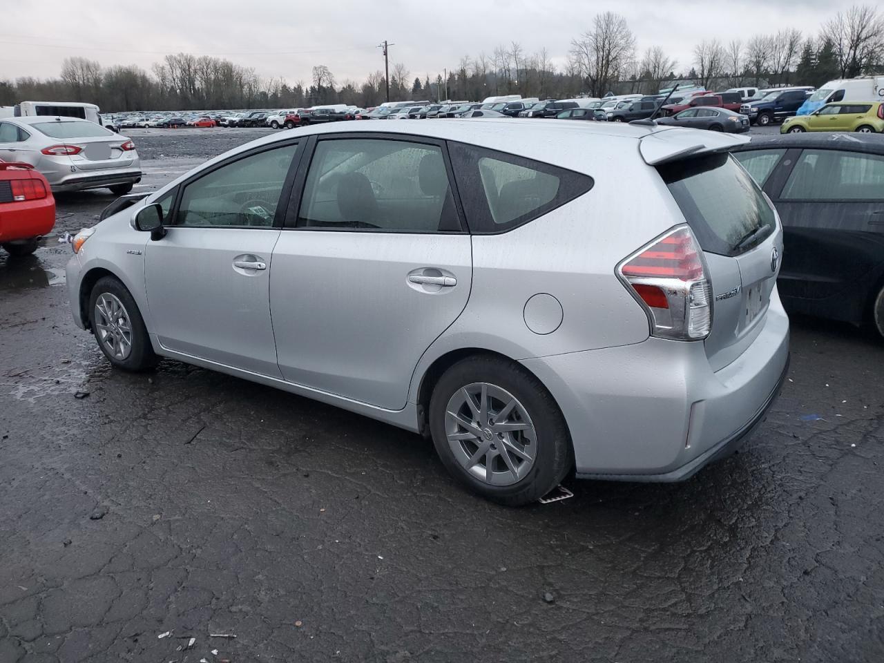 2015 TOYOTA PRIUS V - Image 2