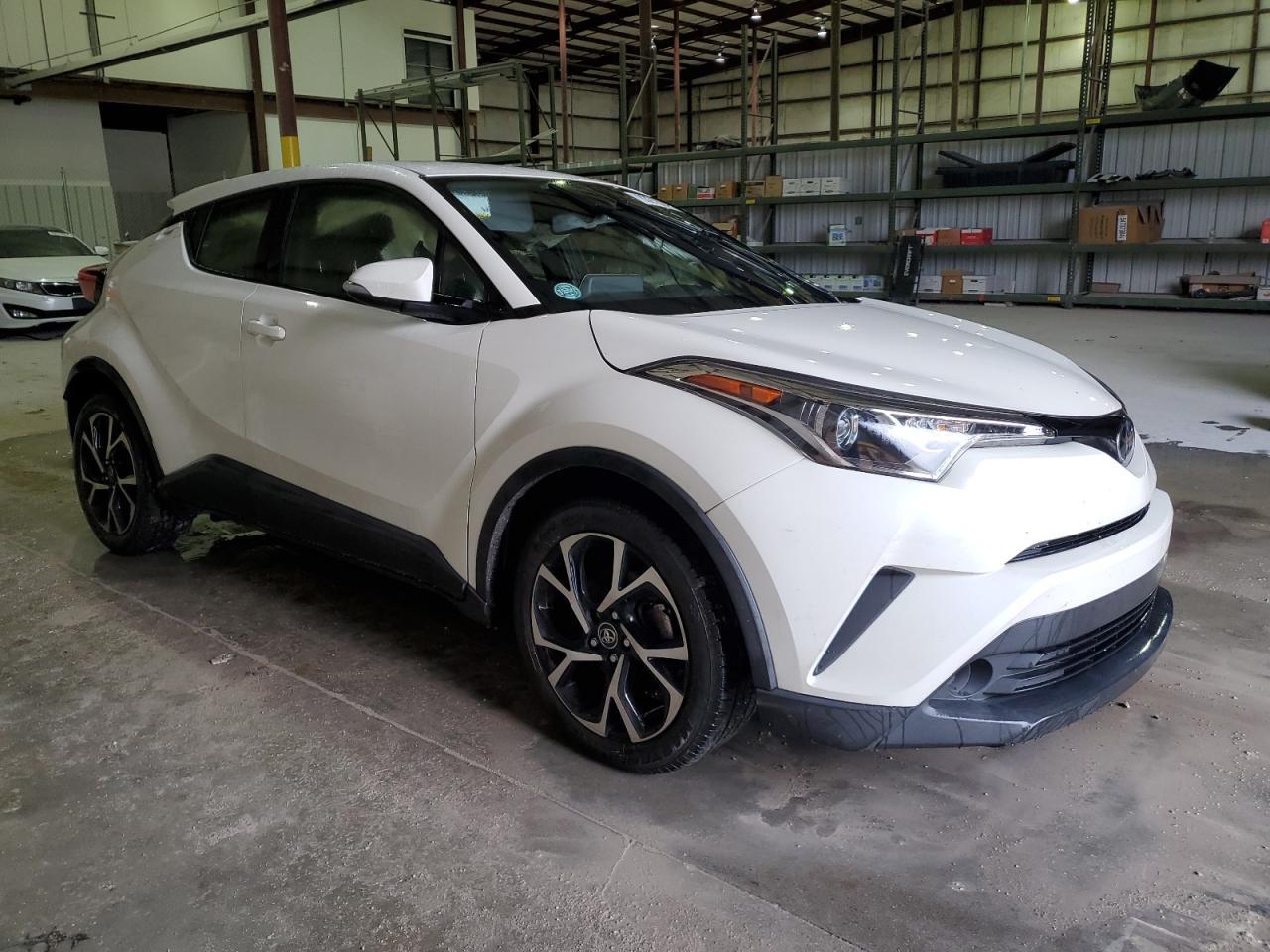 2019 TOYOTA C-HR XLE - Фото 4