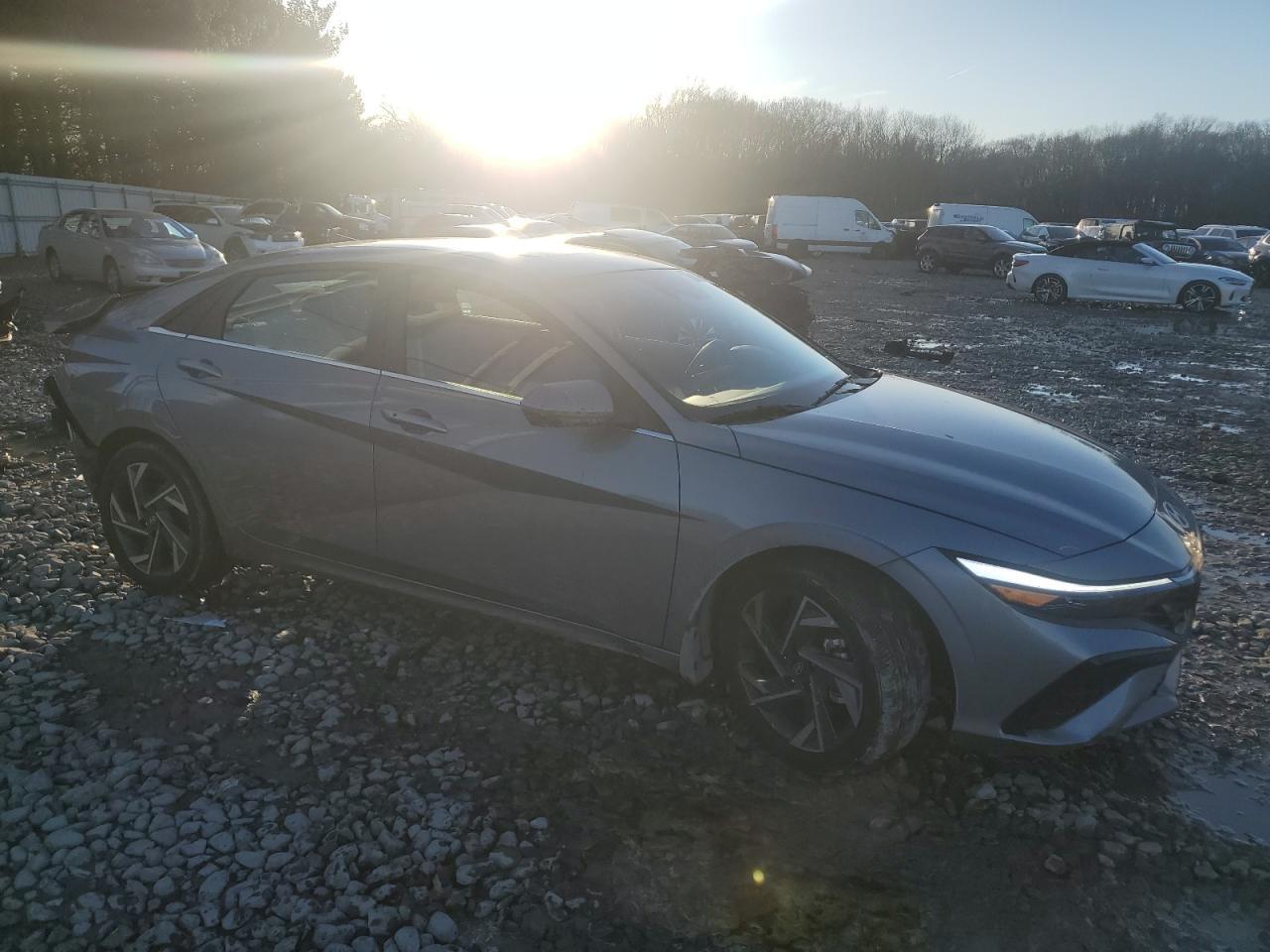 2024 HYUNDAI ELANTRA SE - Фото 4