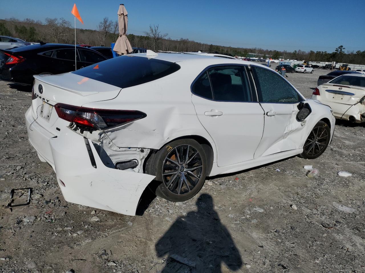 2021 TOYOTA CAMRY SE - Фото 3
