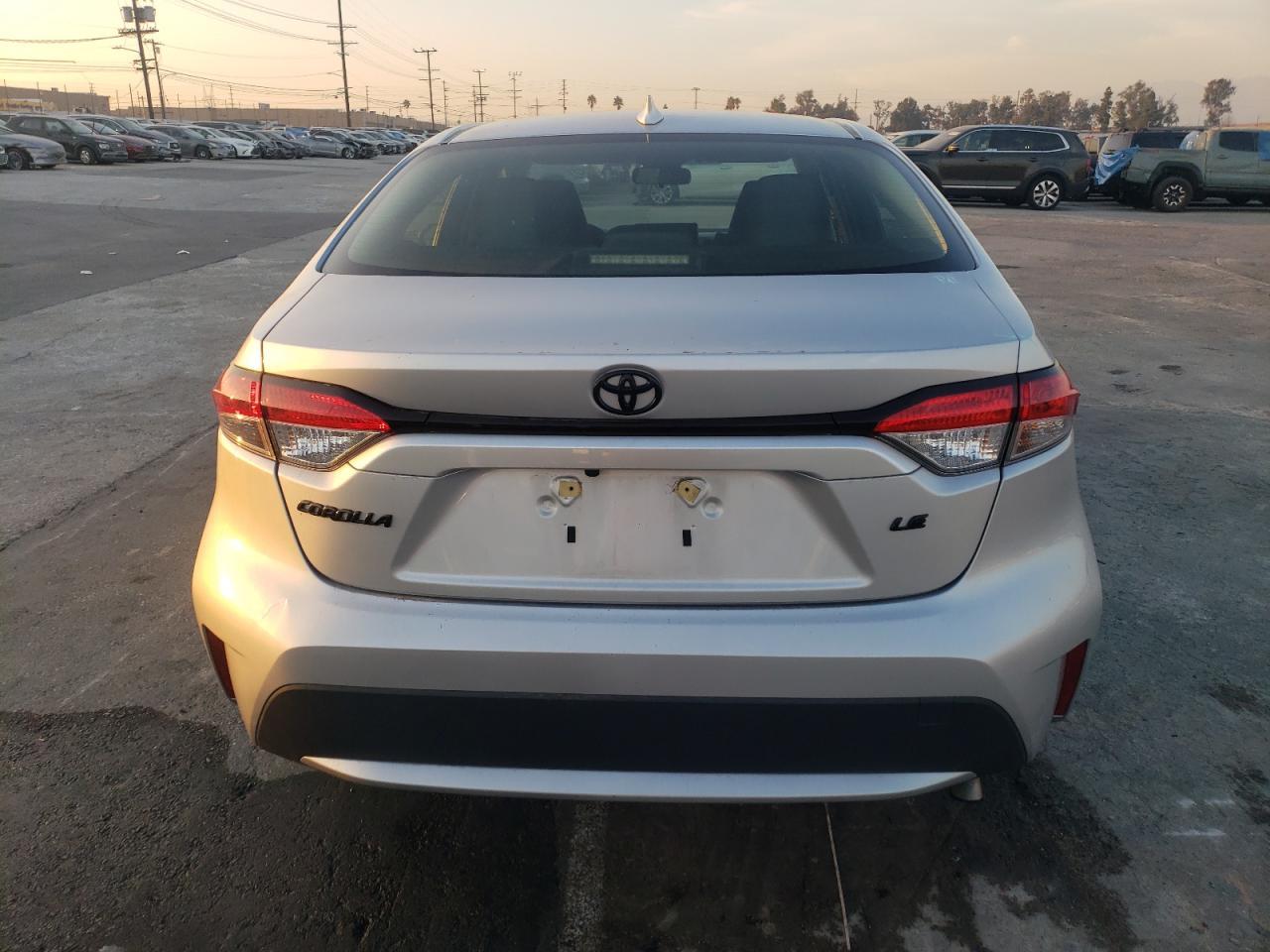 2022 TOYOTA COROLLA LE - Фото 6