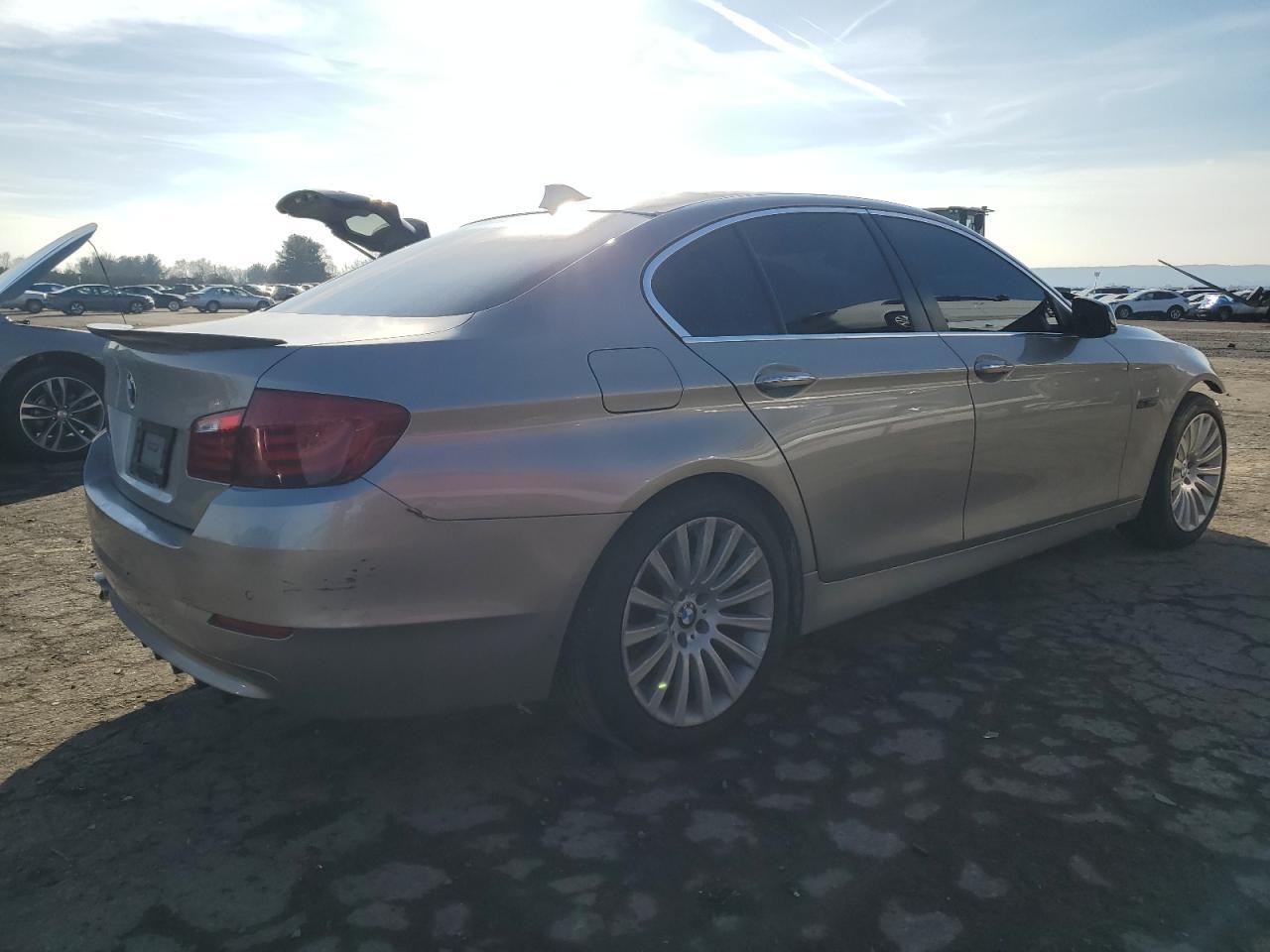 2013 BMW 528 XI - Image 3