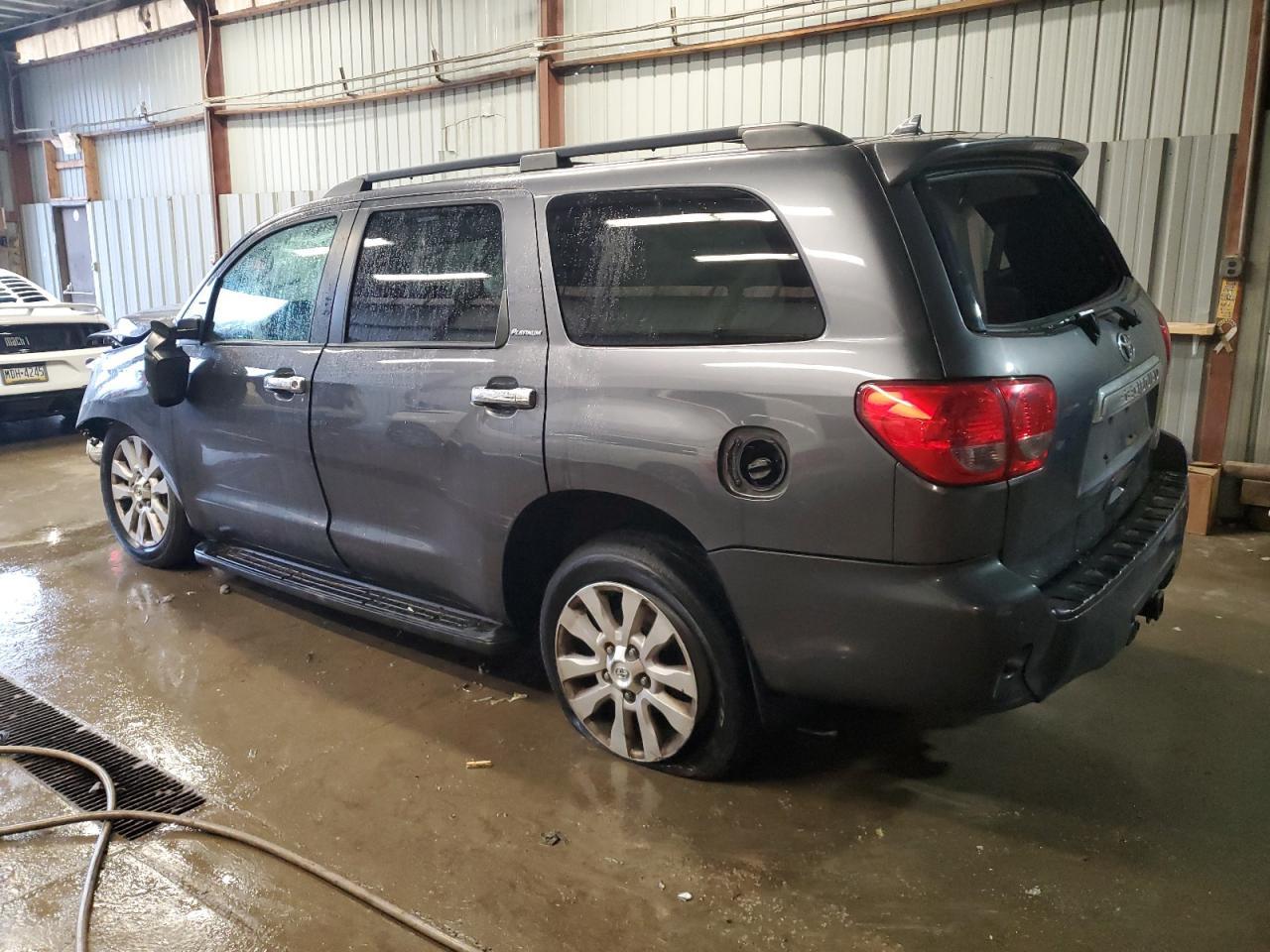 2016 TOYOTA SEQUOIA PL - Image 2