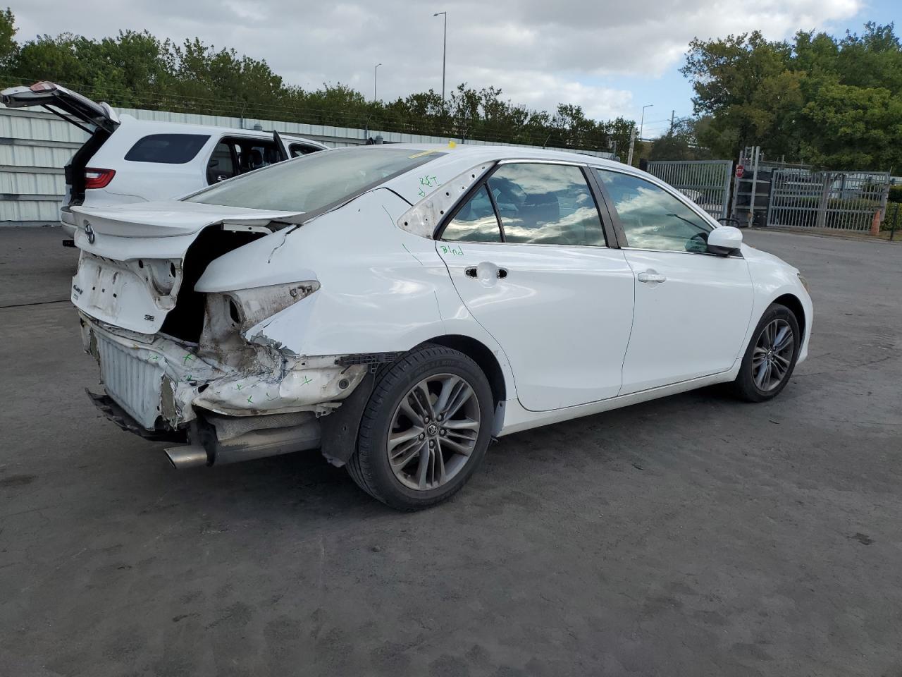 2017 TOYOTA CAMRY LE - Фото 3