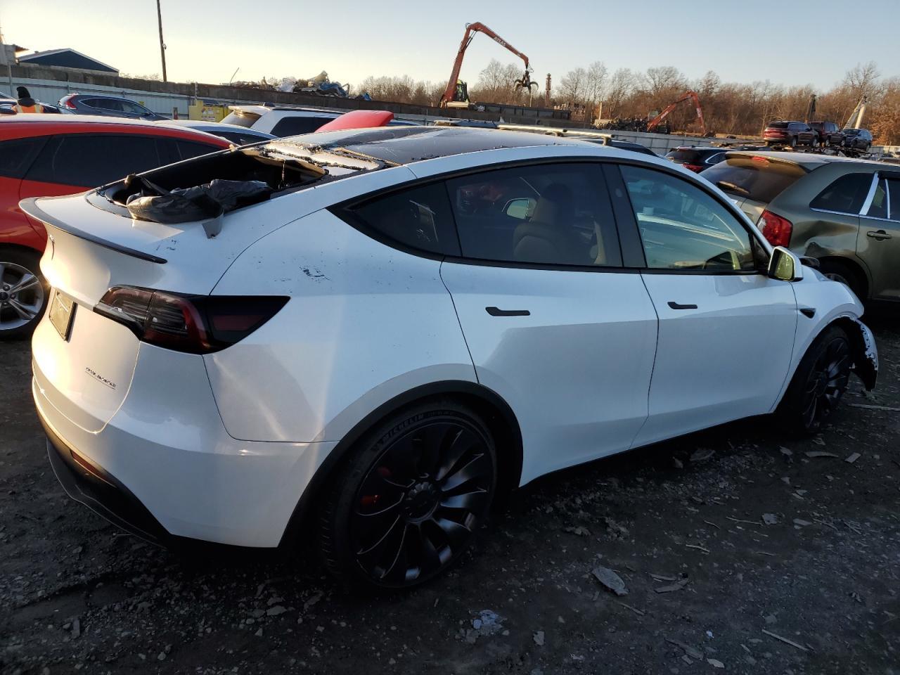 2024 TESLA MODEL Y - Фото 3