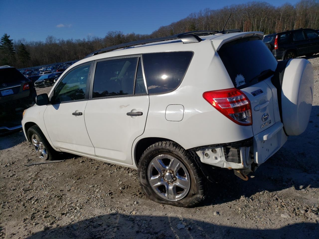 2011 TOYOTA RAV4 - Фото 2