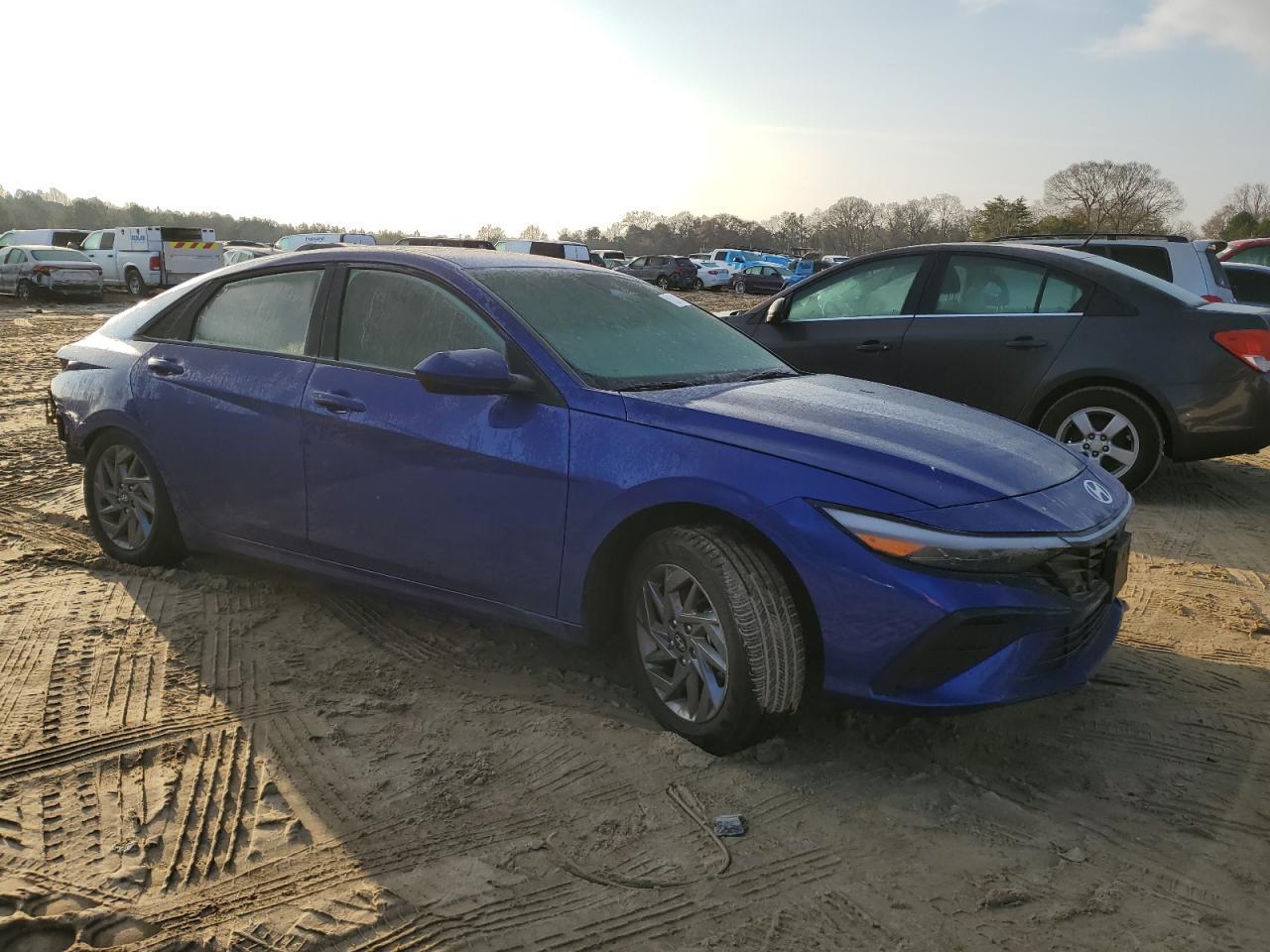 2024 HYUNDAI ELANTRA SE - Фото 4