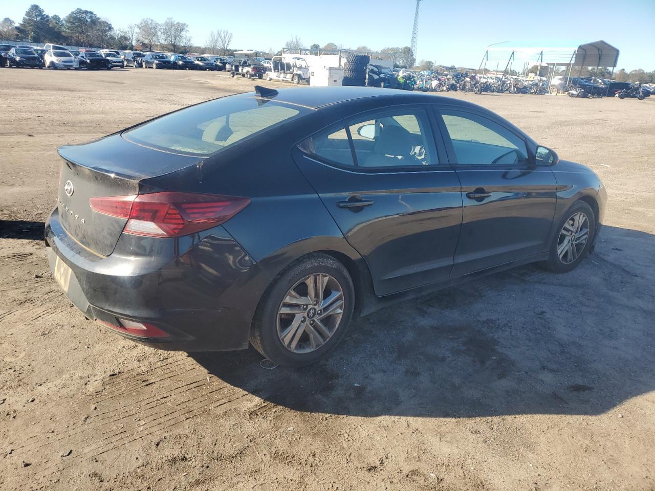 2019 HYUNDAI ELANTRA SE - Фото 3