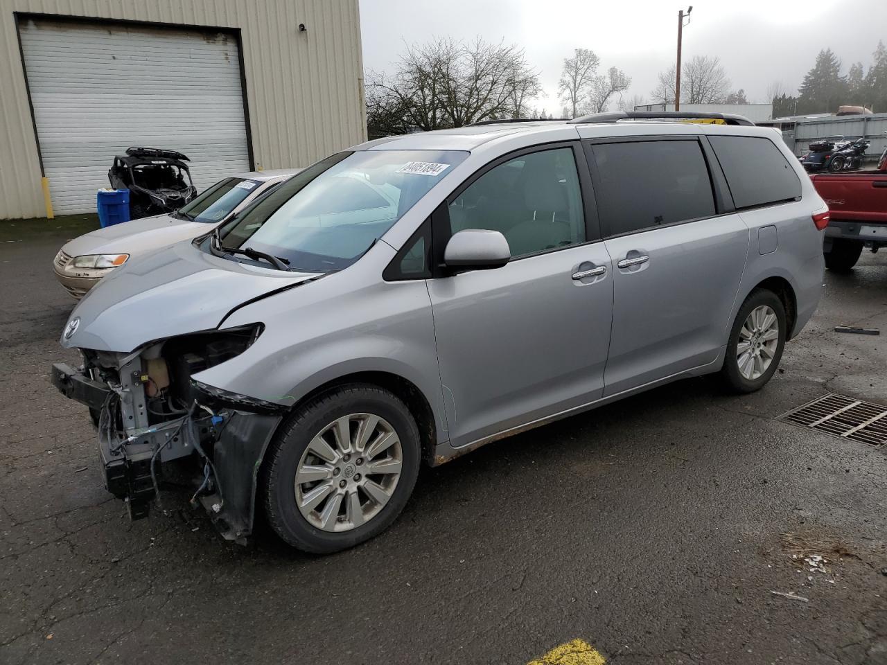 2015 TOYOTA SIENNA XLE