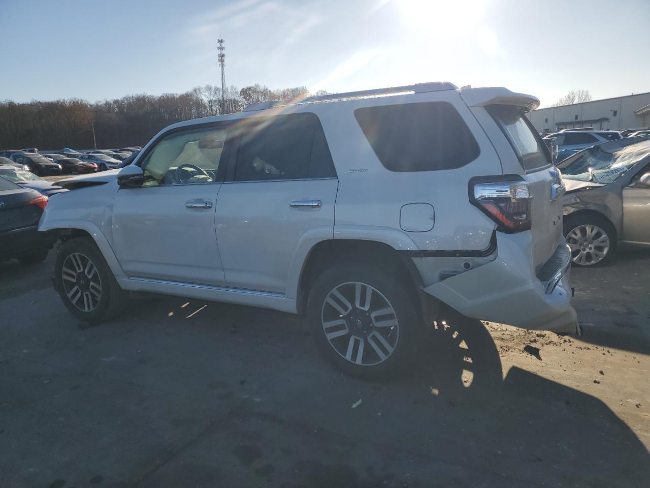 2019 TOYOTA 4RUNNER SR - Фото 2
