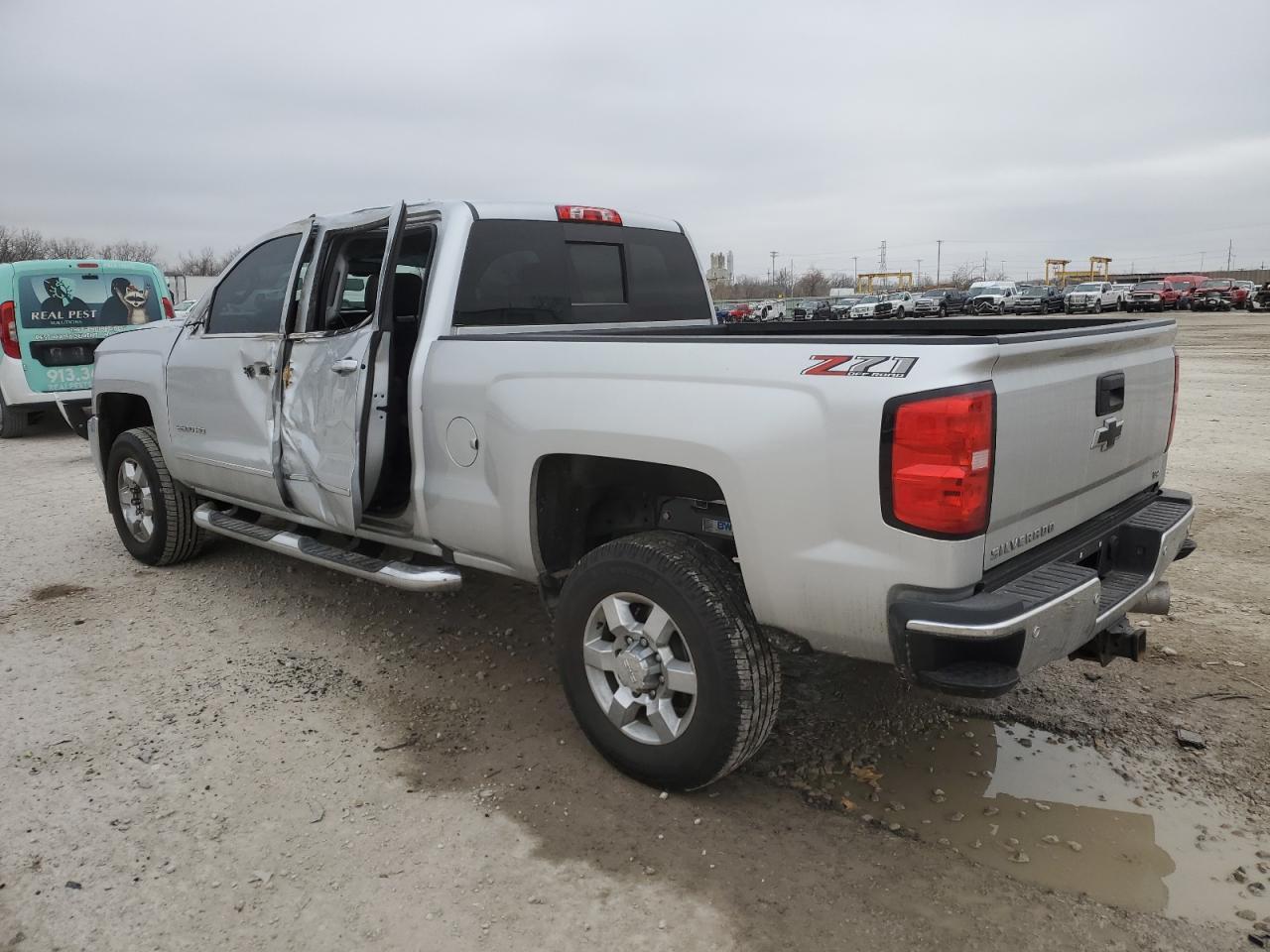2018 CHEVROLET SILVERADO - Фото 2