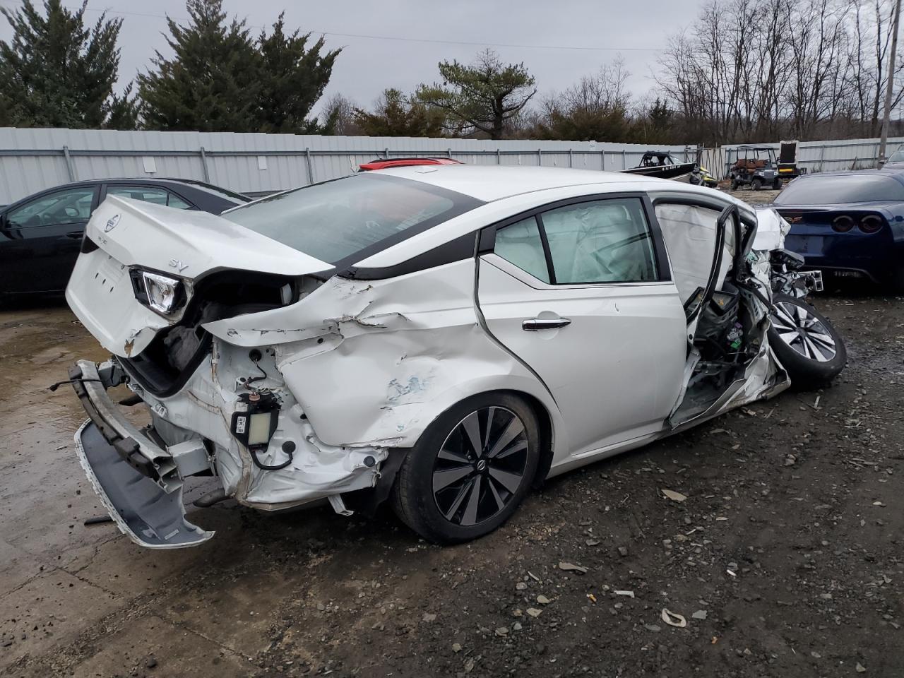 2022 NISSAN ALTIMA SV - Image 3
