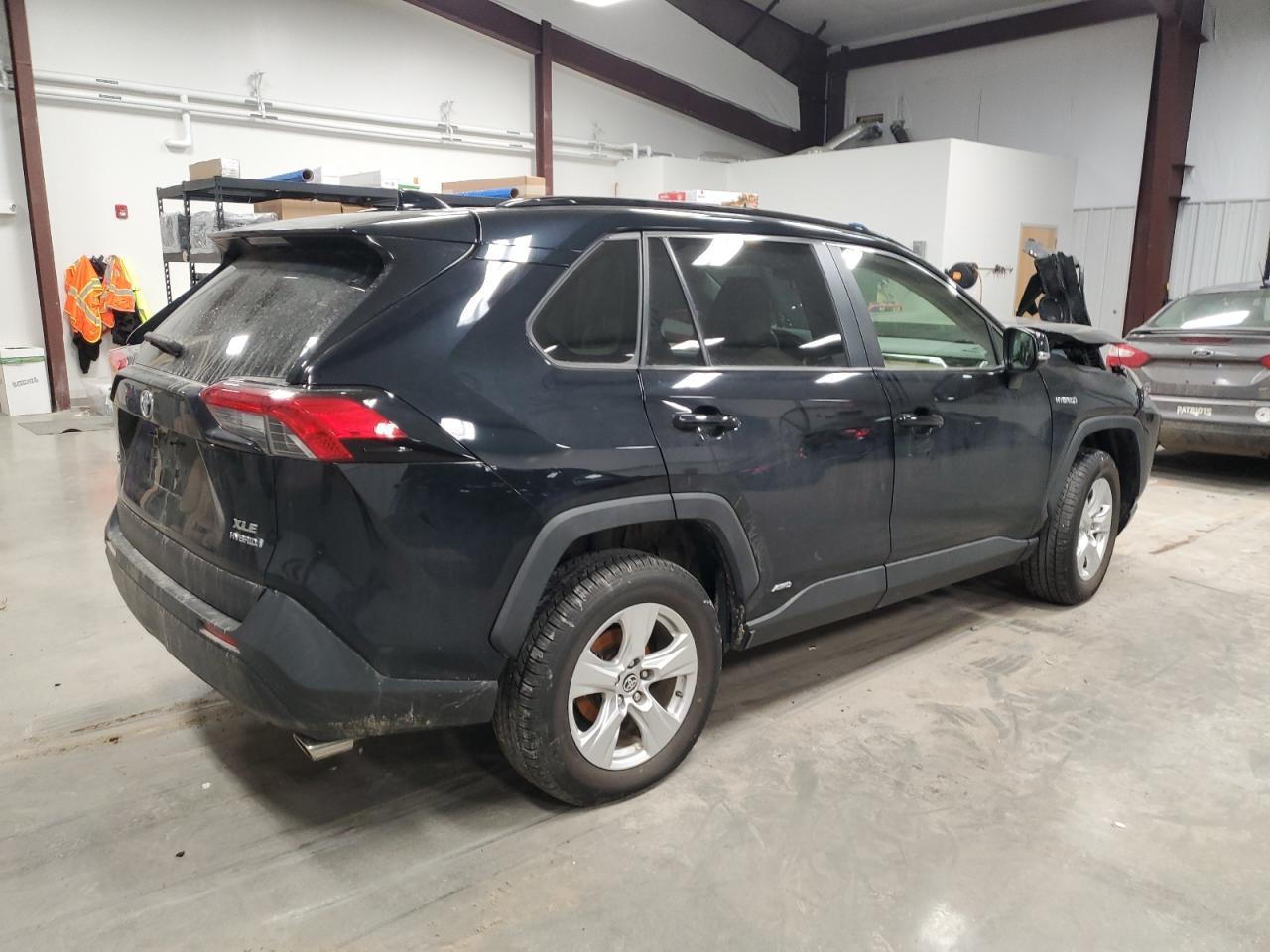 2020 TOYOTA RAV4 XLE - Image 3