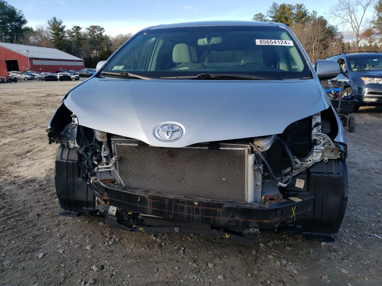 2015 TOYOTA SIENNA LE - Фото 5