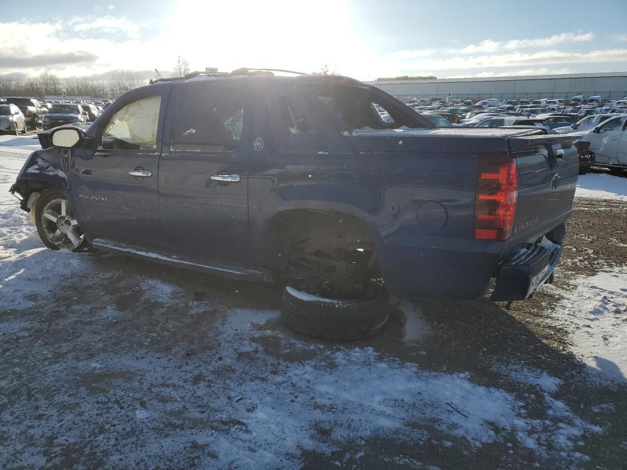2013 CHEVROLET AVALANCHE - Фото 2