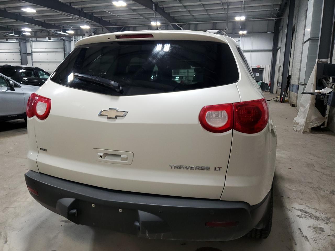 2012 CHEVROLET TRAVERSE L - Фото 6