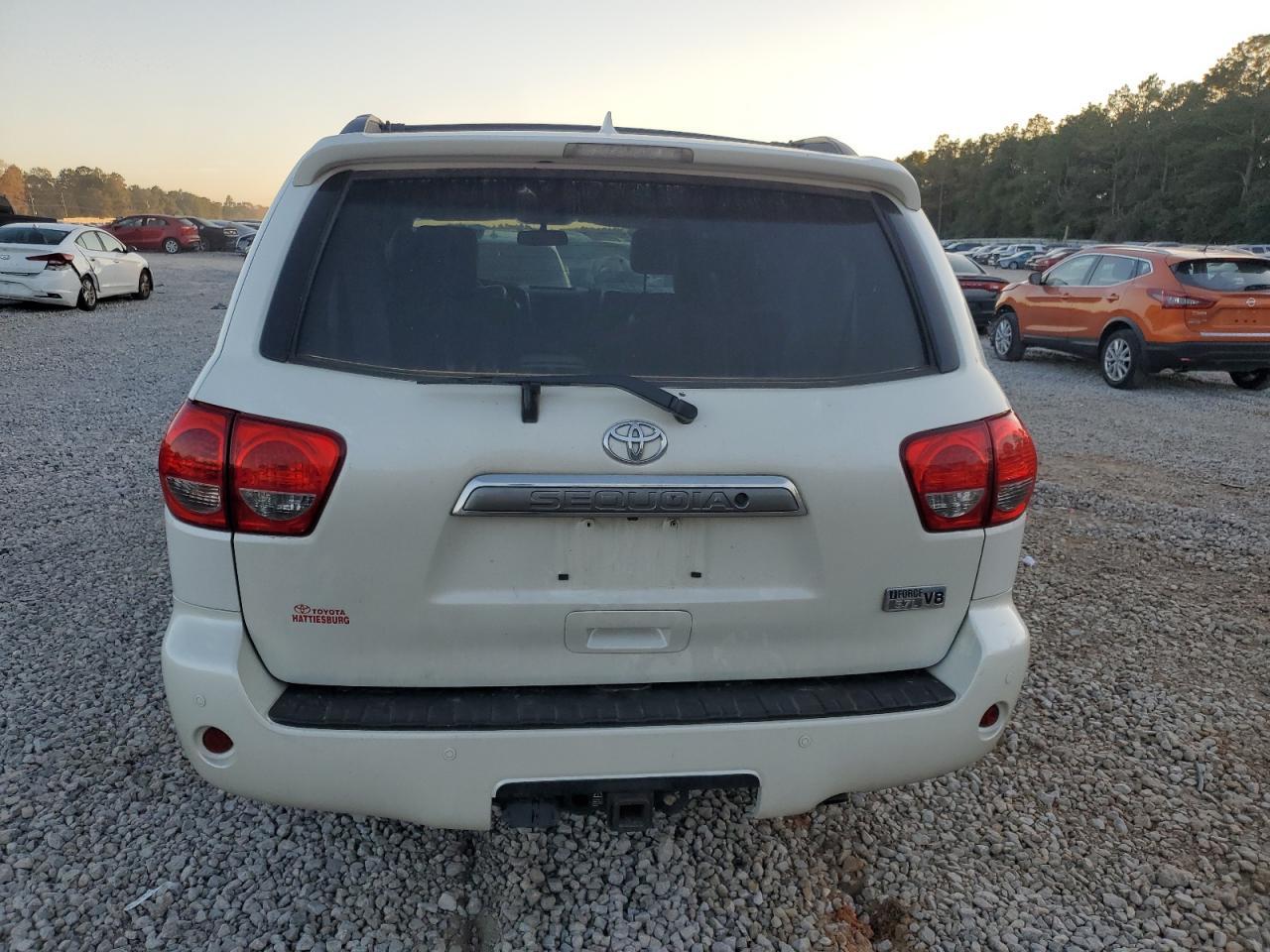 2016 TOYOTA SEQUOIA PL - Image 6