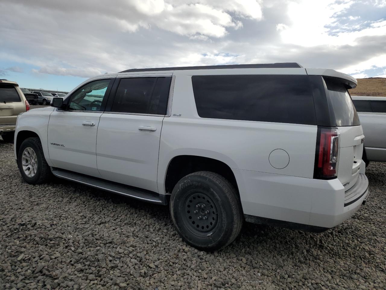 2016 GMC YUKON XL K - Фото 2
