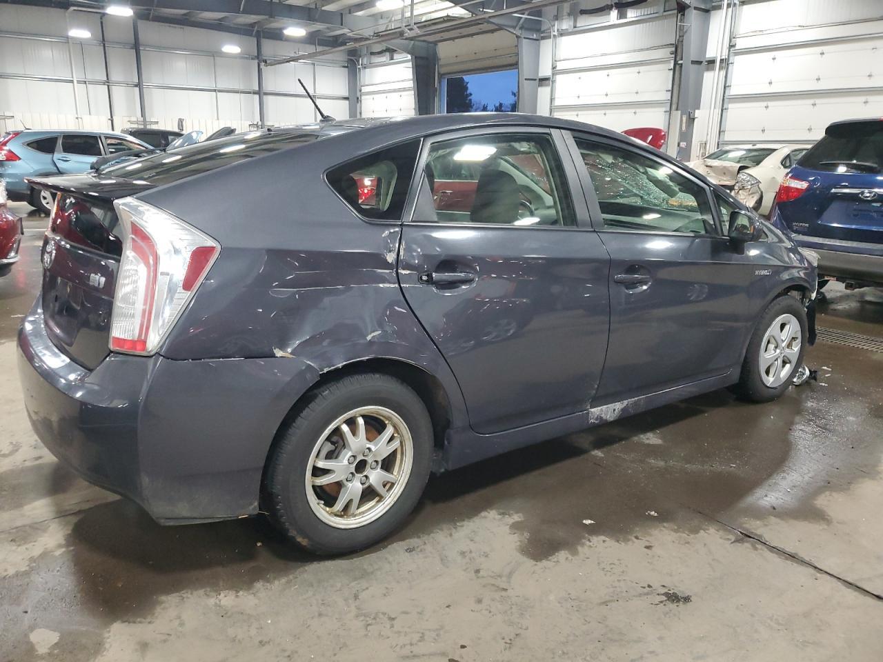 2015 TOYOTA PRIUS - Image 3