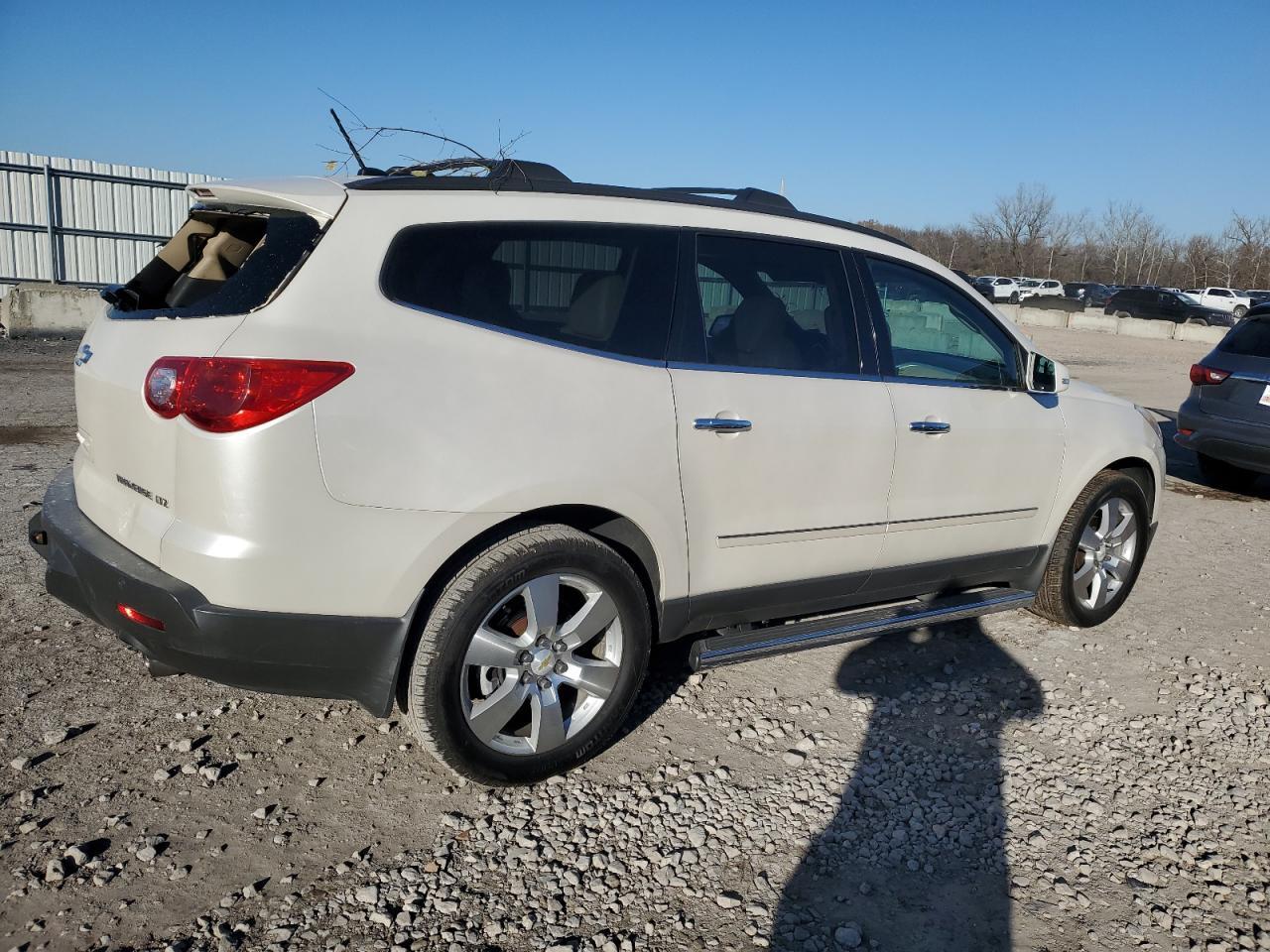 2012 CHEVROLET TRAVERSE L - Image 3