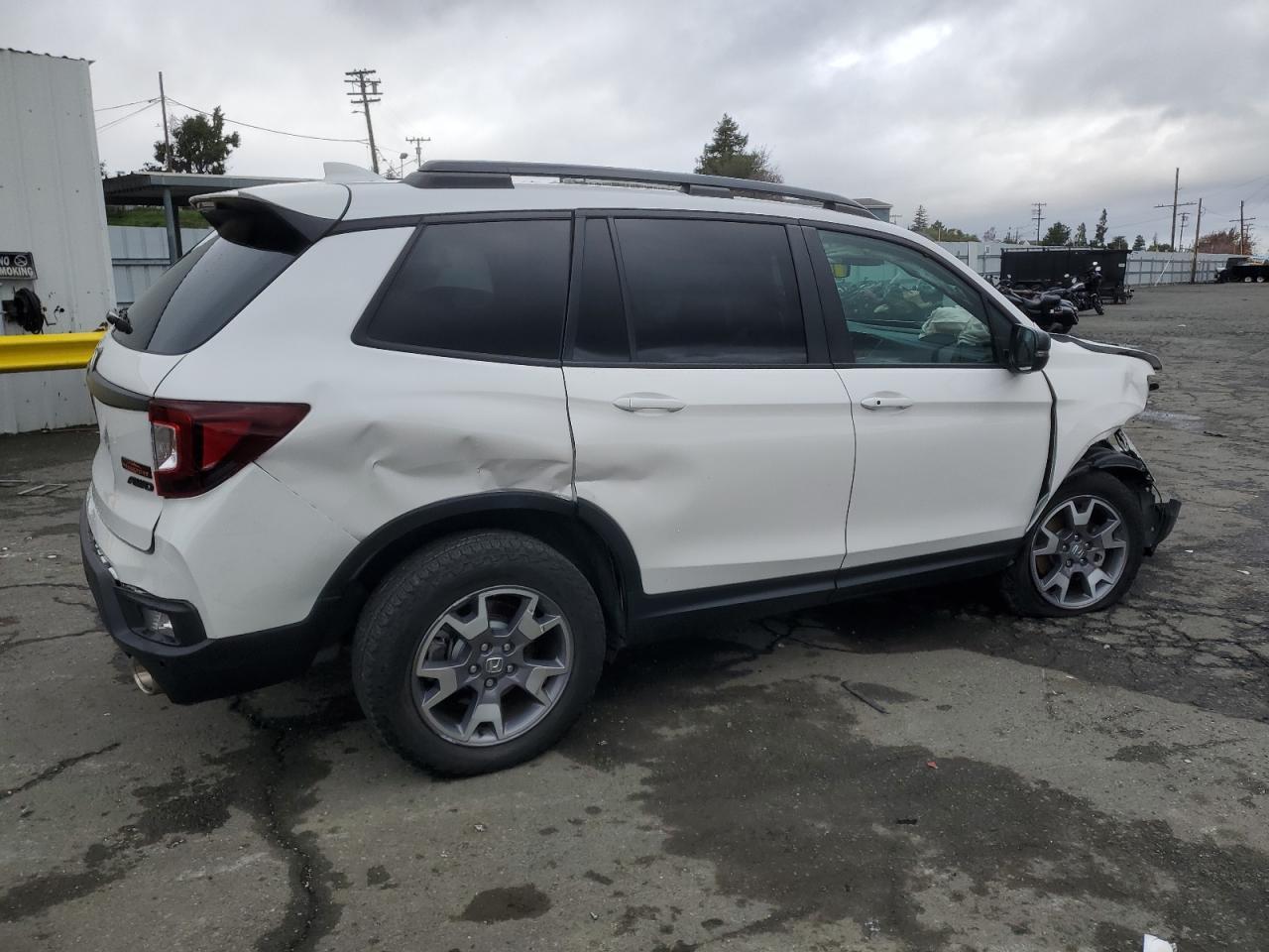 2023 HONDA PASSPORT T - Image 3