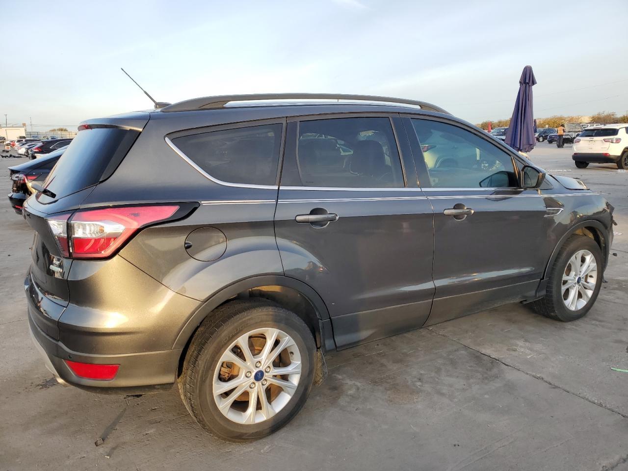 2017 FORD ESCAPE SE - Image 3