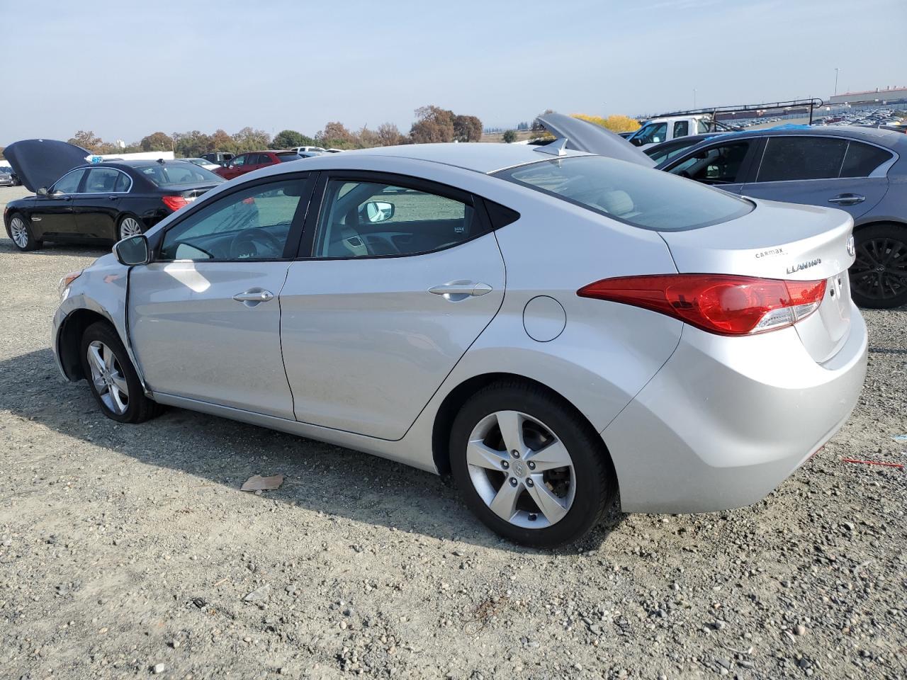 2013 HYUNDAI ELANTRA GL - Image 2