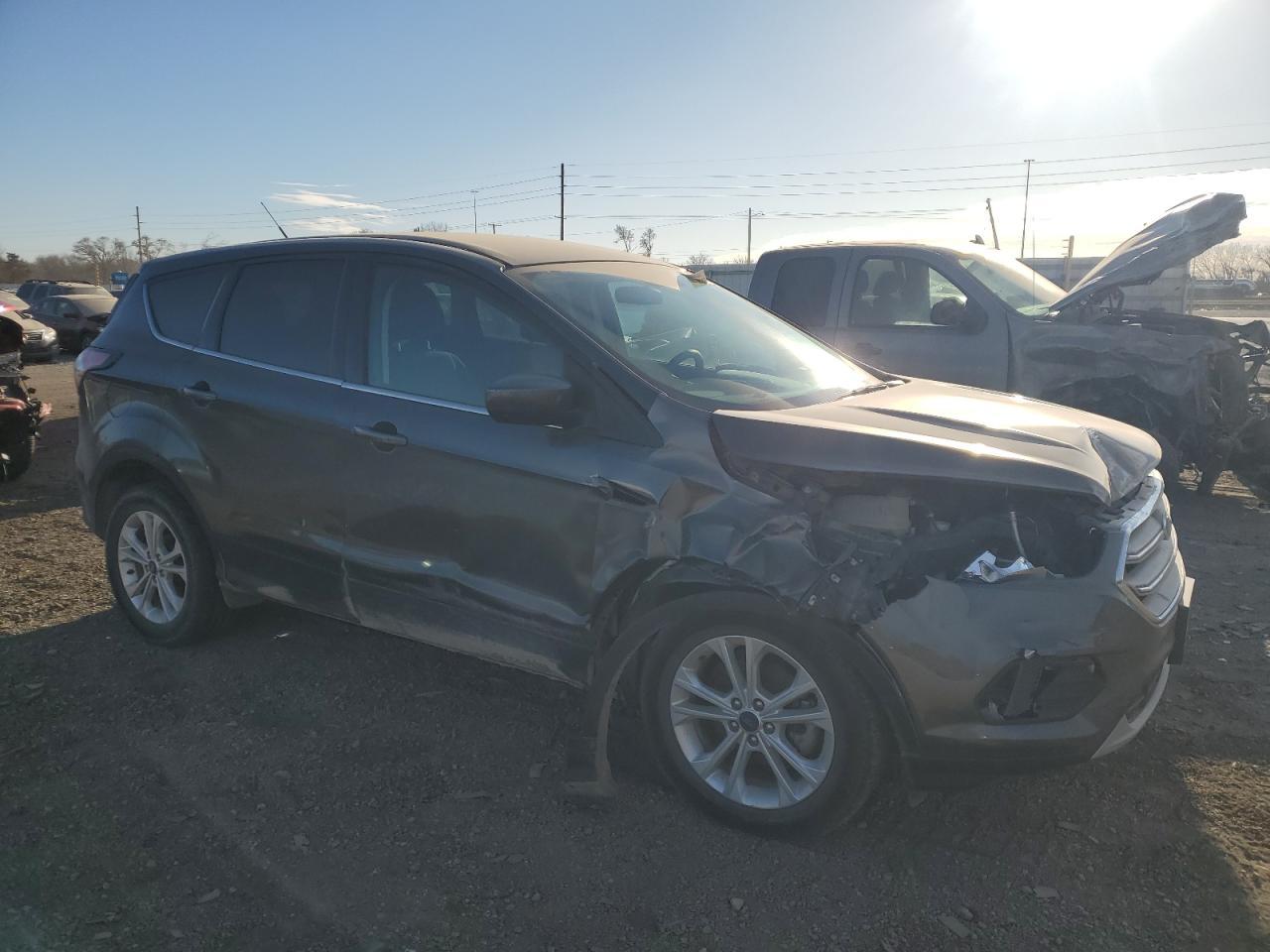 2017 FORD ESCAPE SE - Image 4