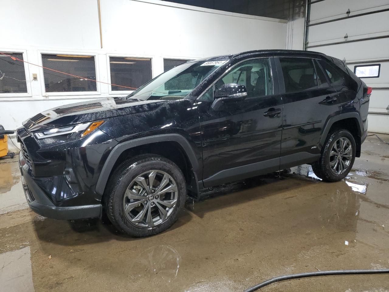 2024 TOYOTA RAV4 XLE P