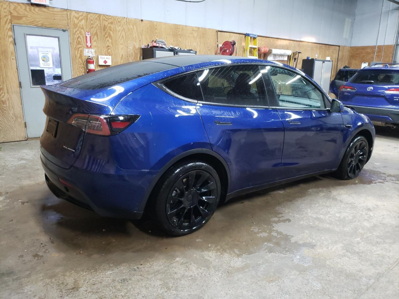 2023 TESLA MODEL Y - Фото 3