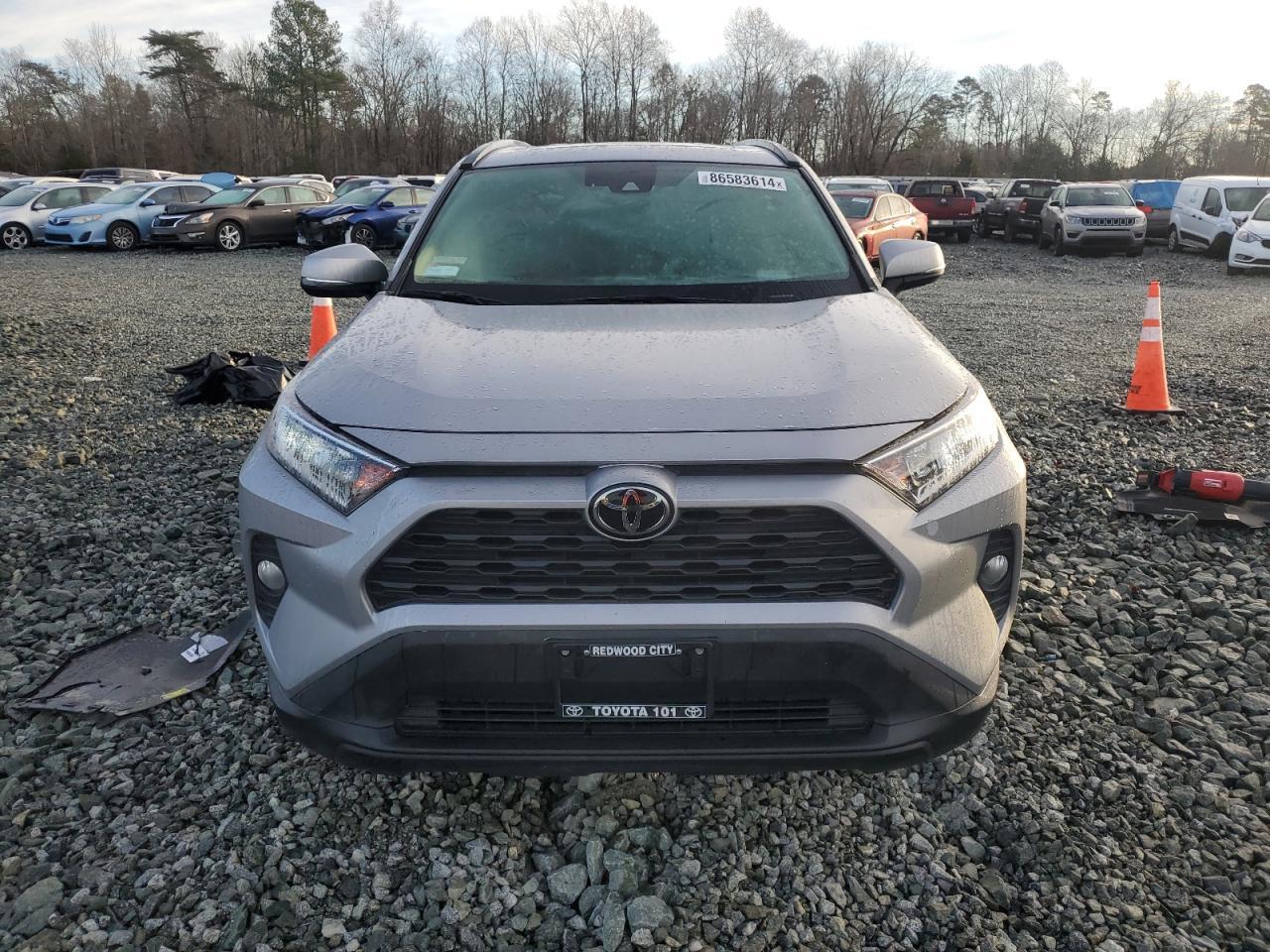 2020 TOYOTA RAV4 XLE P - Фото 5