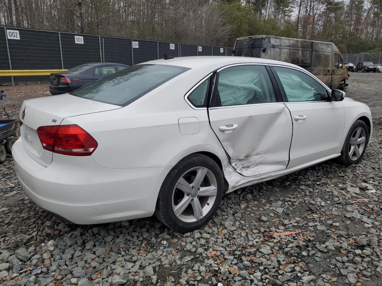 2013 VOLKSWAGEN PASSAT SE - Image 3
