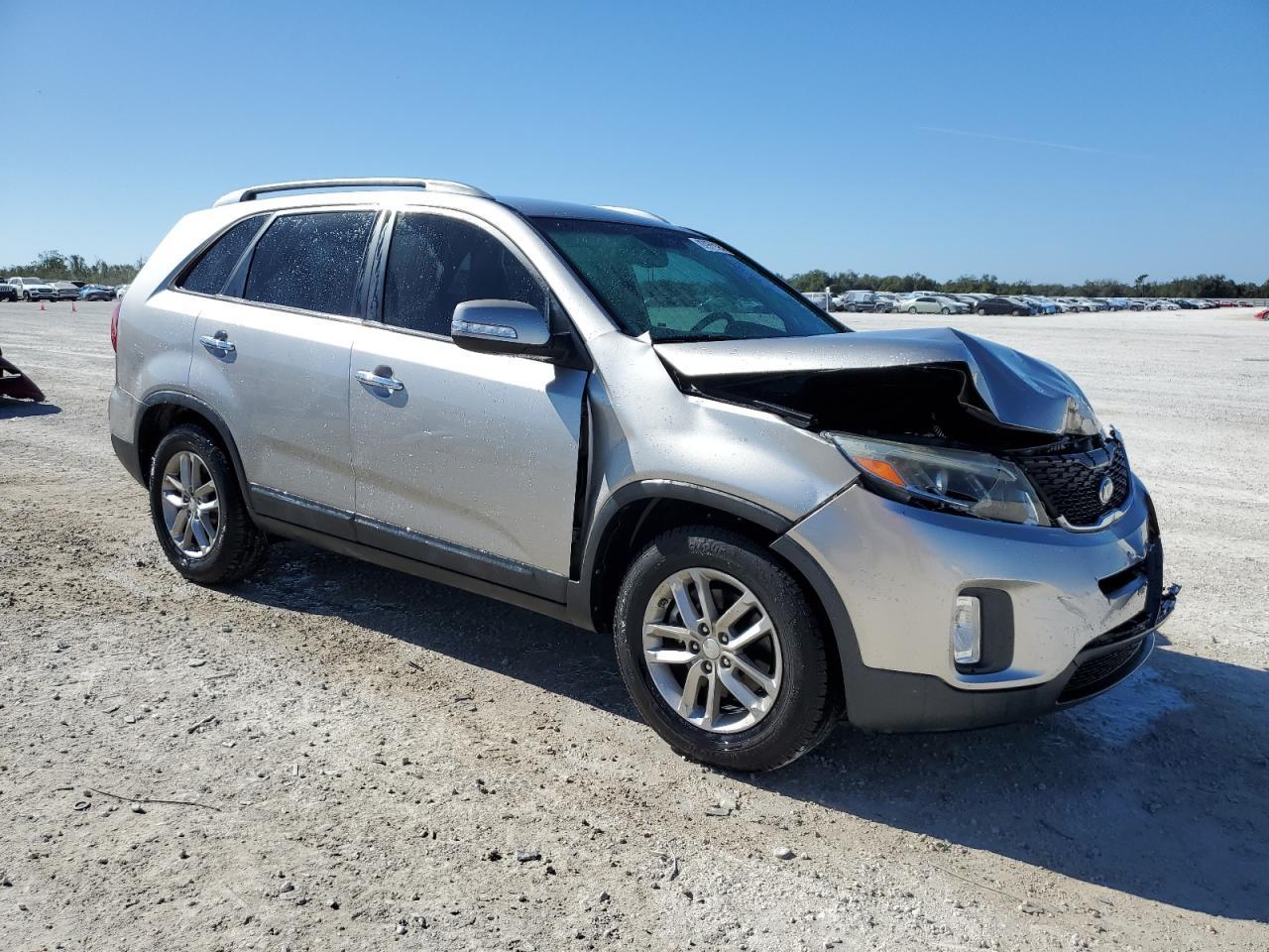 2015 KIA SORENTO LX - Image 4