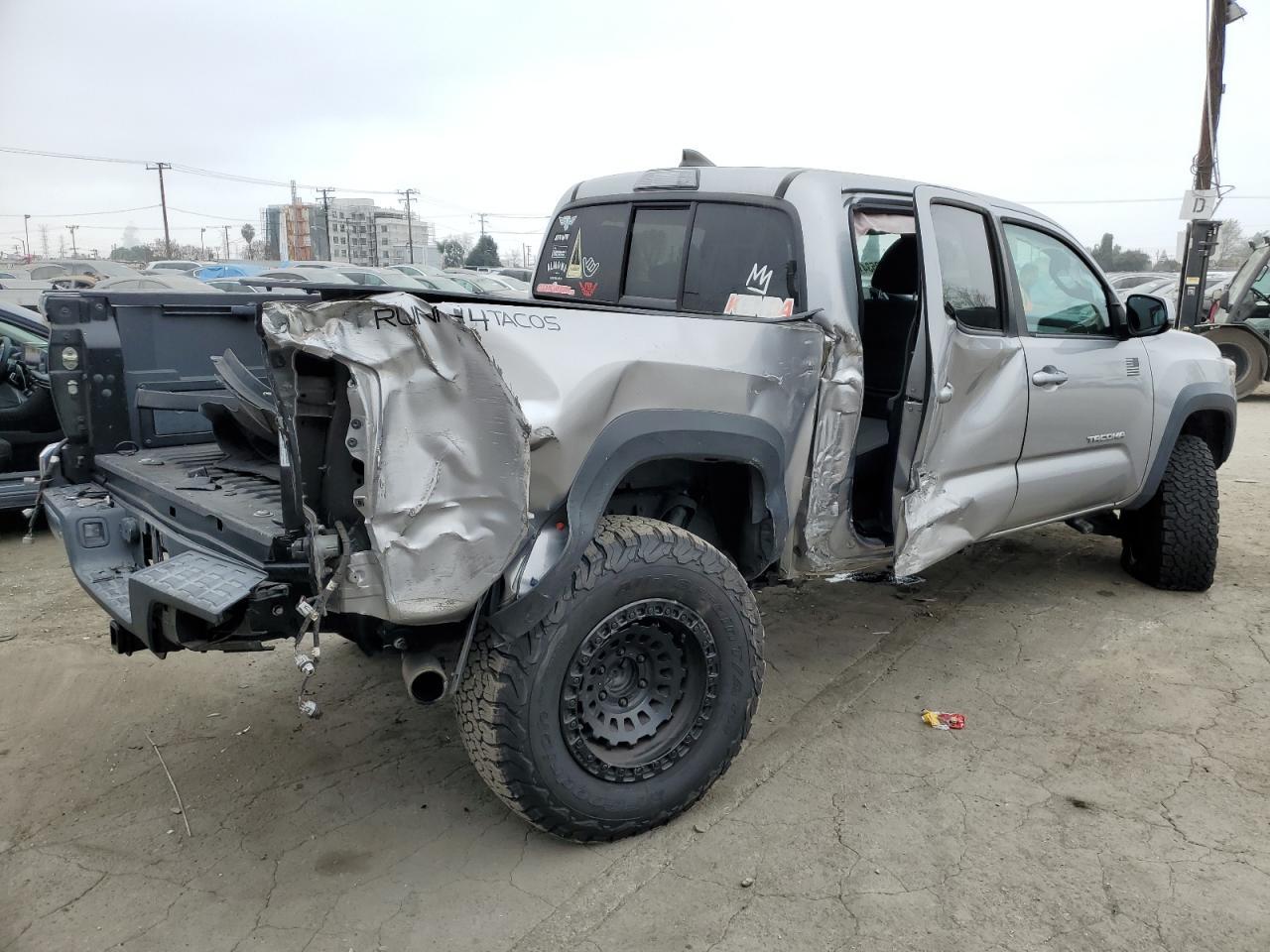 2016 TOYOTA TACOMA DOU - Фото 3