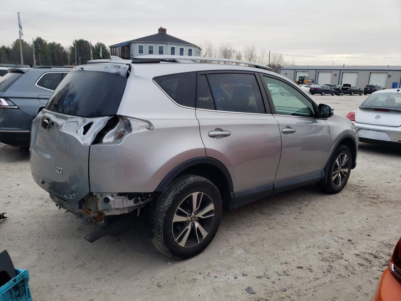2017 TOYOTA RAV4 XLE - Фото 3