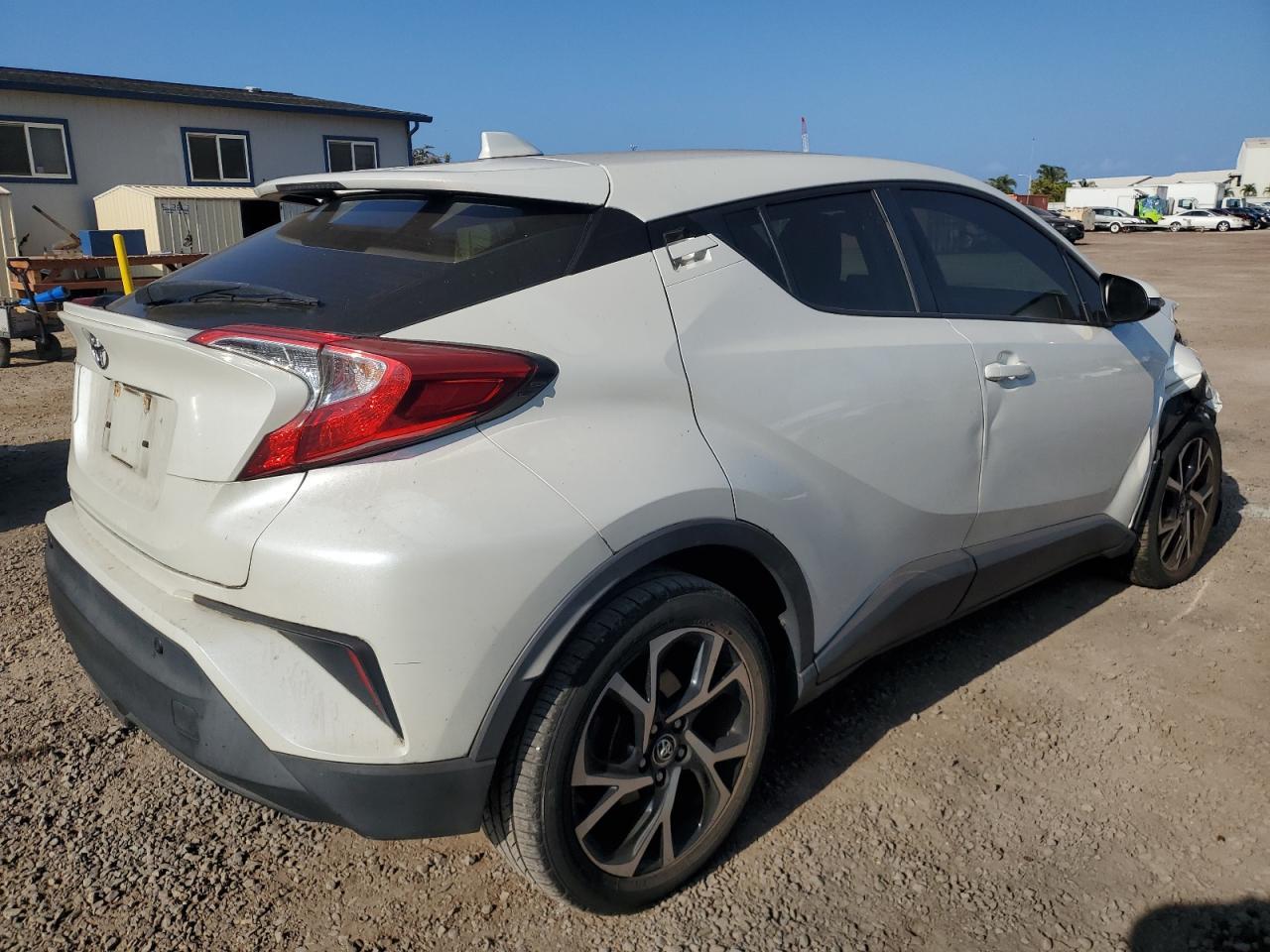2019 TOYOTA C-HR XLE - Image 3