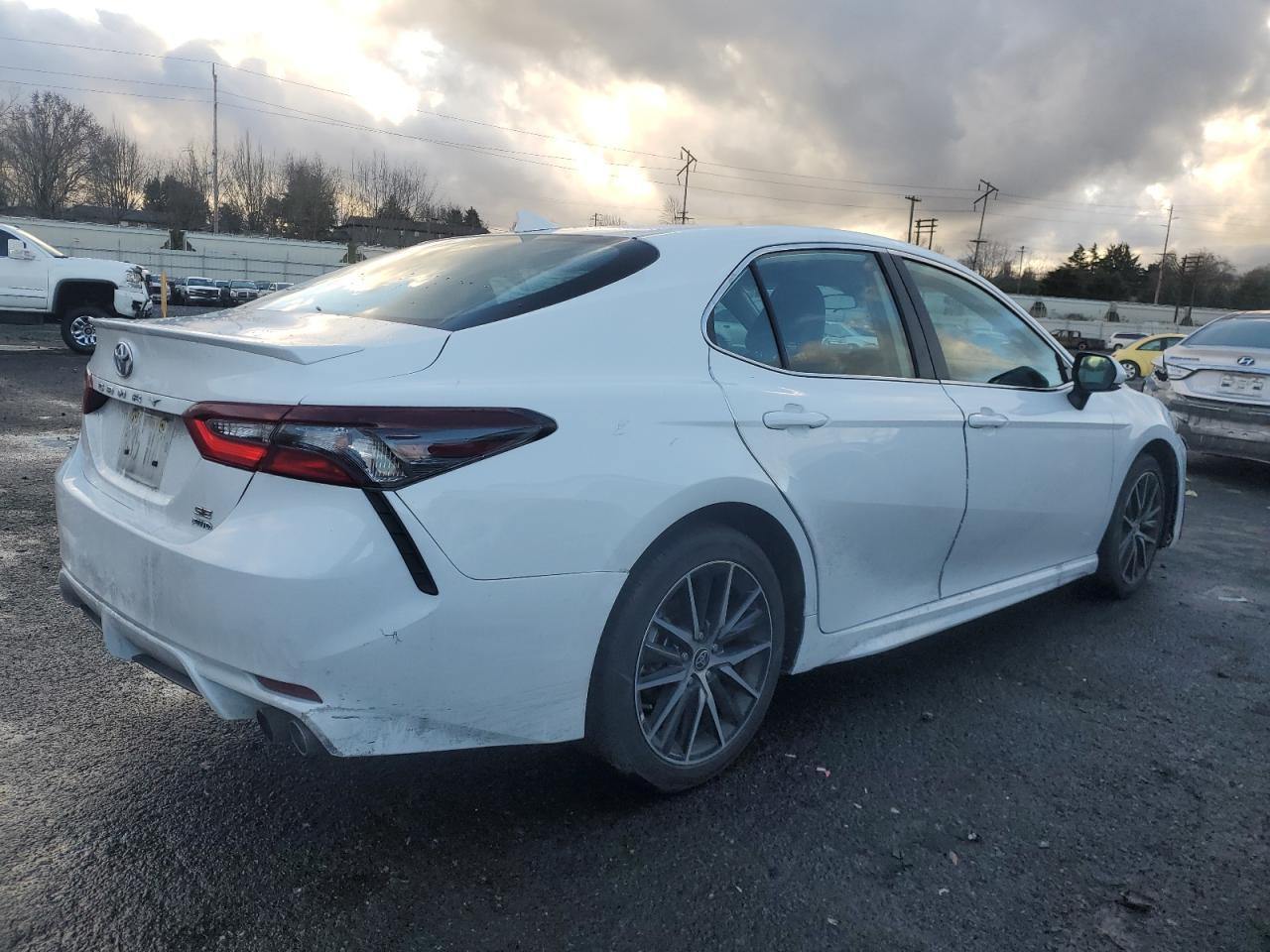 2021 TOYOTA CAMRY SE - Image 3