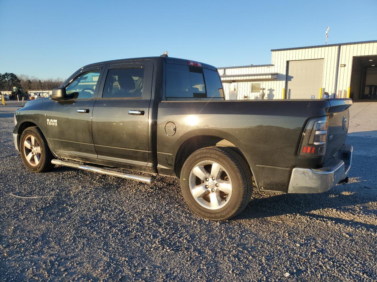 2017 RAM 1500 SLT - Фото 2