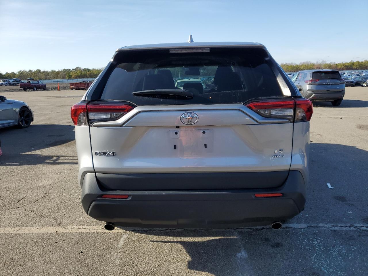 2023 TOYOTA RAV4 LE - Фото 6