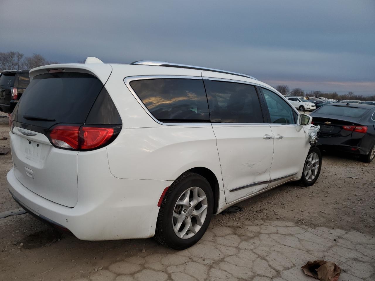 2017 CHRYSLER PACIFICA T - Фото 3