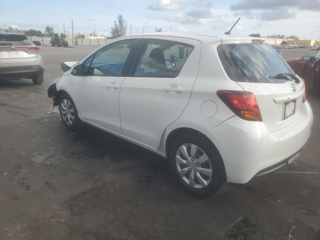 2017 TOYOTA YARIS L - Фото 2