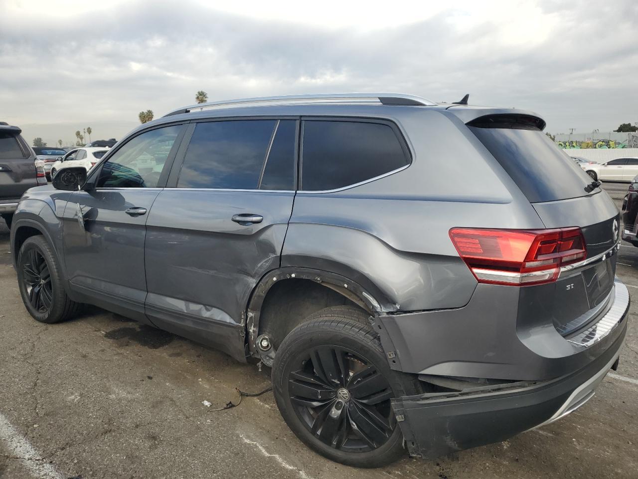 2019 VOLKSWAGEN ATLAS SE - Image 2