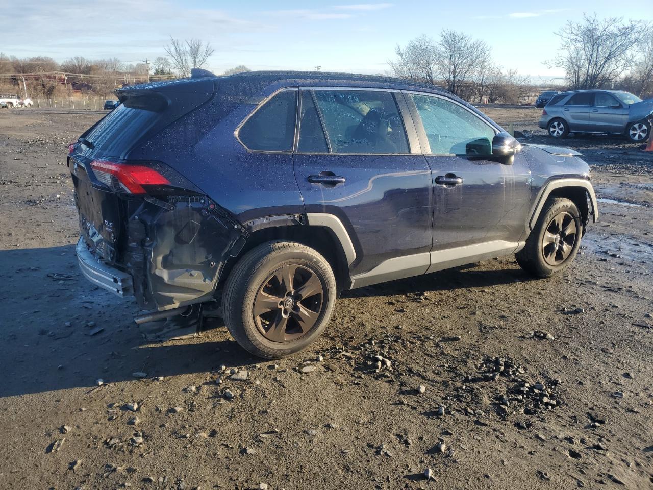 2020 TOYOTA RAV4 XLE - Image 3