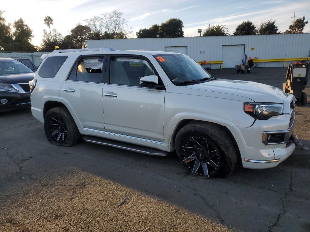 2020 TOYOTA 4RUNNER SR - Фото 4
