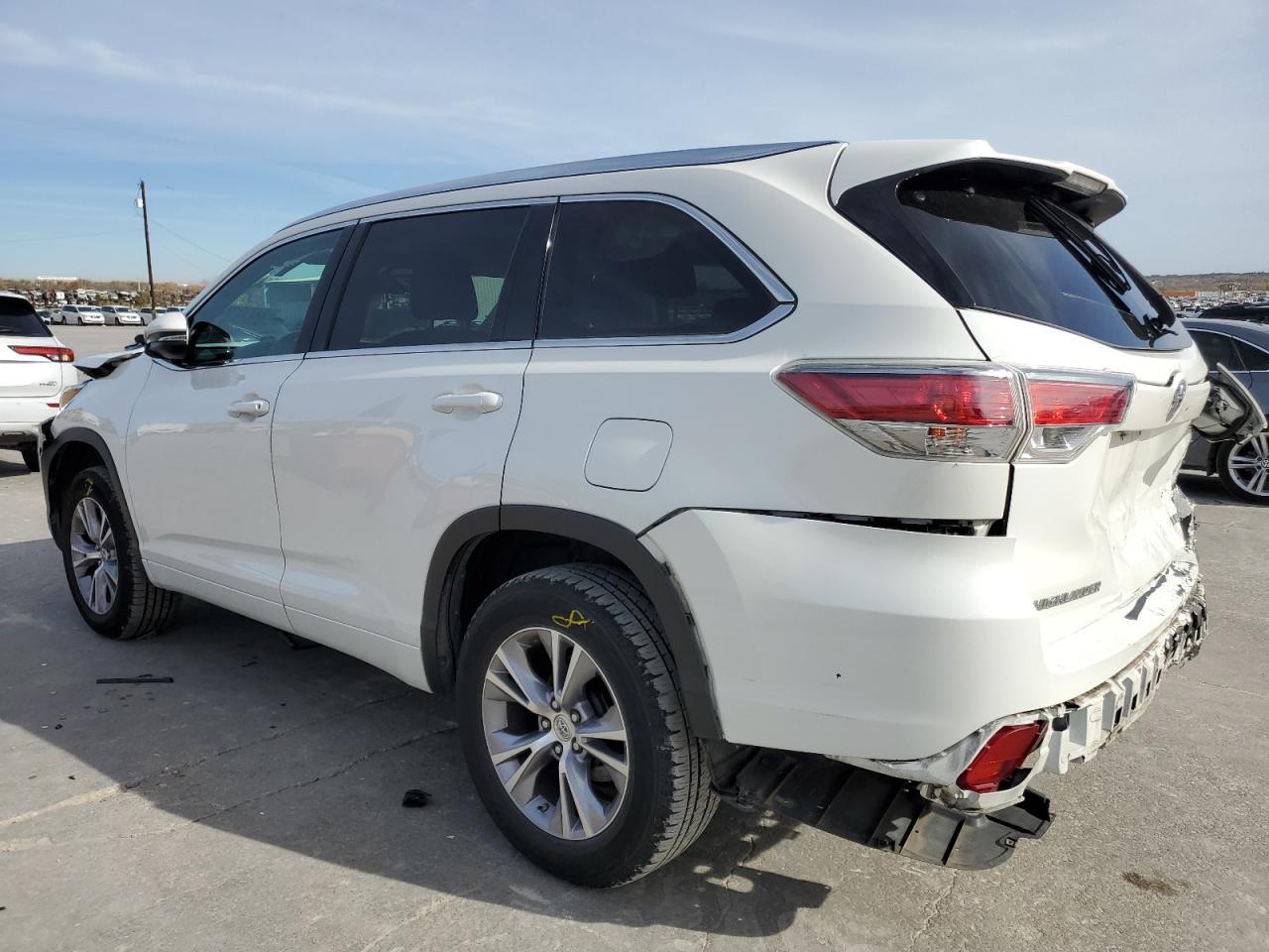 2015 TOYOTA HIGHLANDER - Image 2