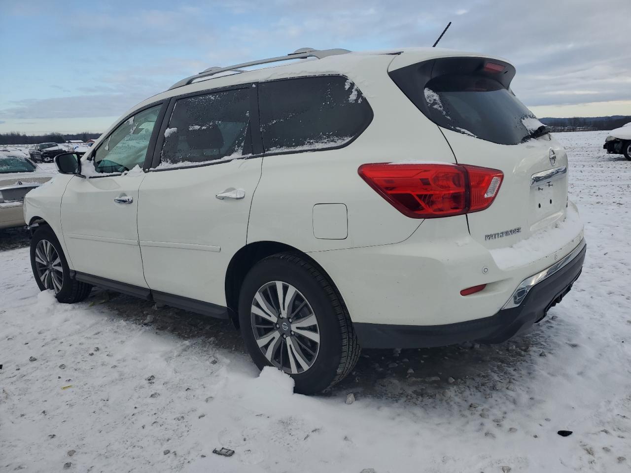2018 NISSAN PATHFINDER - Фото 2