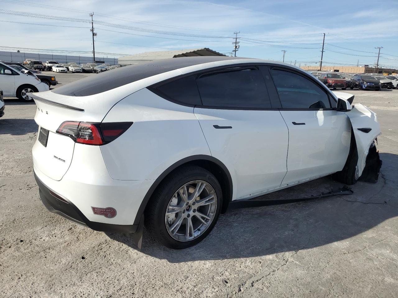 2024 TESLA MODEL Y - Image 3