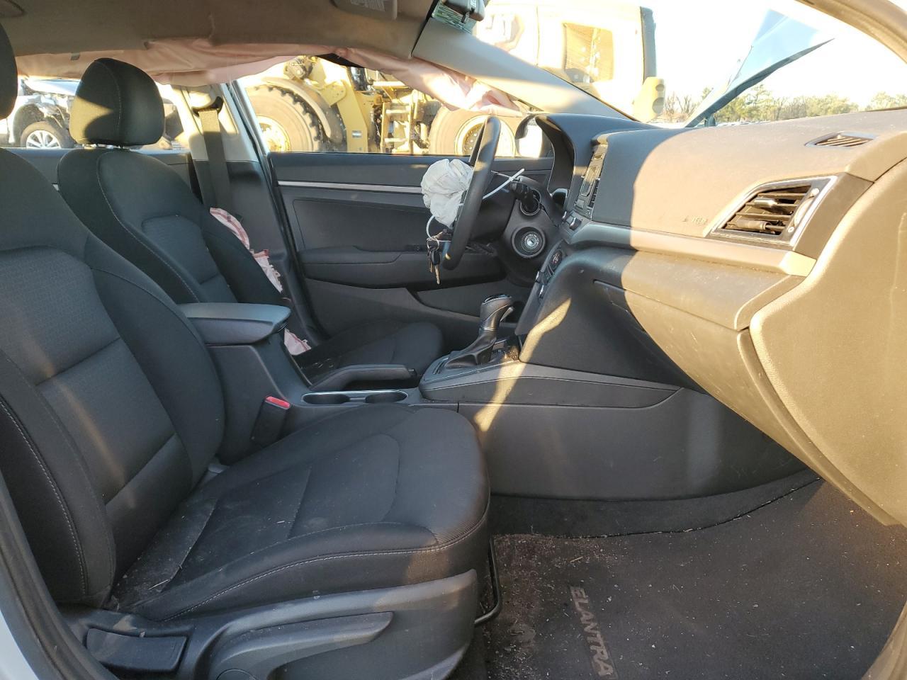 2018 HYUNDAI ELANTRA SE - Image 7
