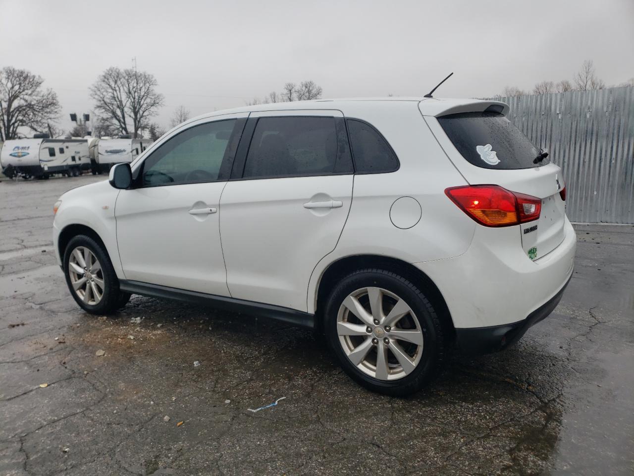 2015 MITSUBISHI OUTLANDER - Image 2
